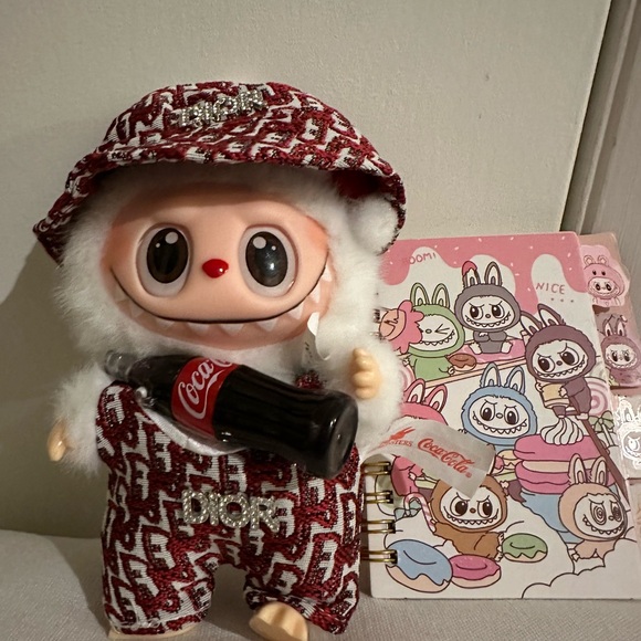 NWT: Red and White La bubu with Coca-Cola Accessory - Picture 3 of 3